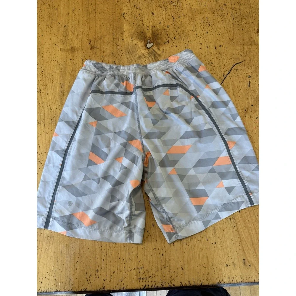 Lululemon Pace Breaker Shorts‎ Men's Medium Liner 9inch Abstract Geometric